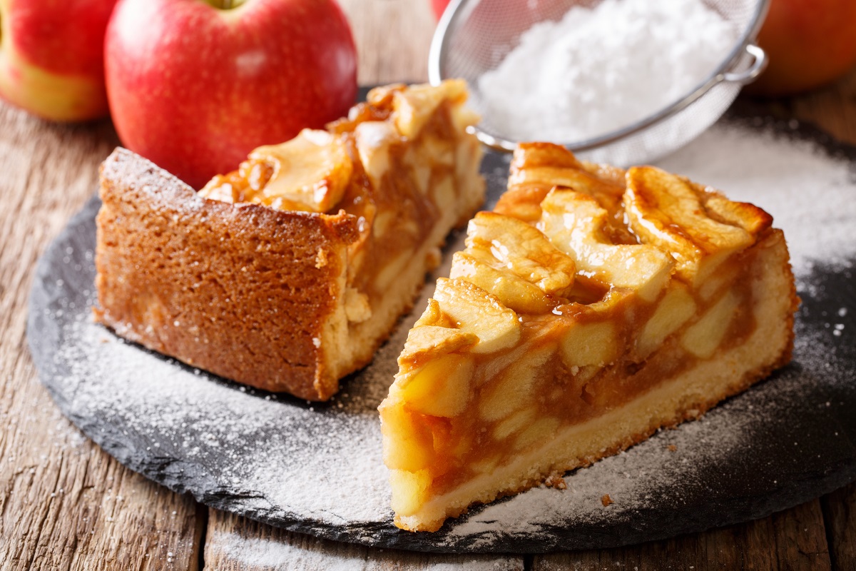 Sliced,Warm,Apple,Pie,Close-up,On,A,Table.,Horizontal