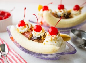 Ένα banana split και η νοσταλγία του «όταν θα πάμε κάπου»