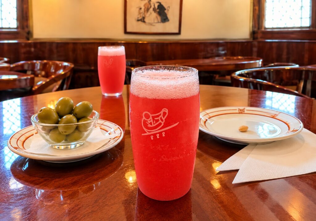 Δοκιμάσαμε το αυθεντικό Bellini στο Harry’s Bar της Βενετίας – Αυτή είναι η συνταγή του